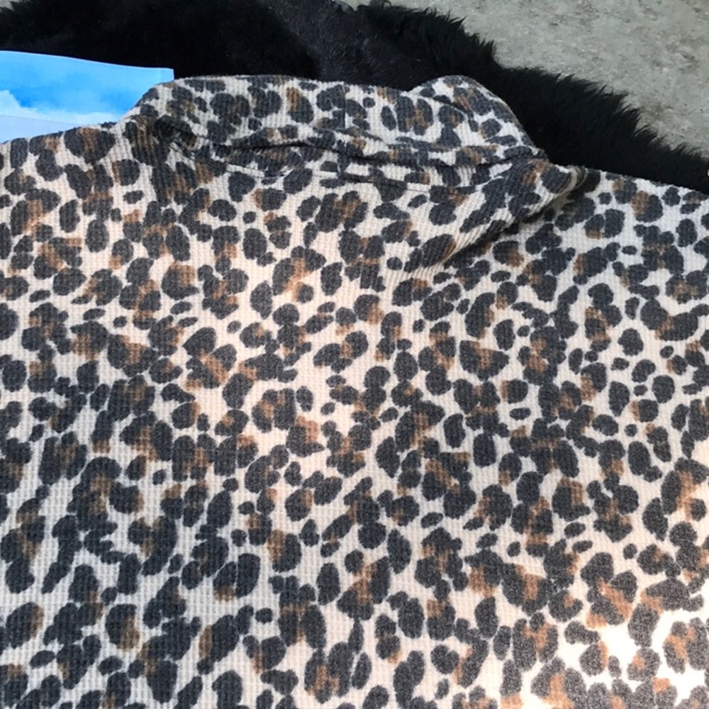 NWT MSK Leopard Cheetah Print Turtleneck Thermal Top Shirt Cream Black Brown S